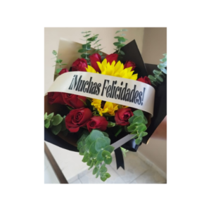 Ramo de 12 rosas rojas con girasol