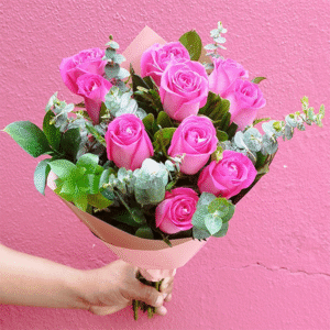 Ramo de doce rosas fiusha